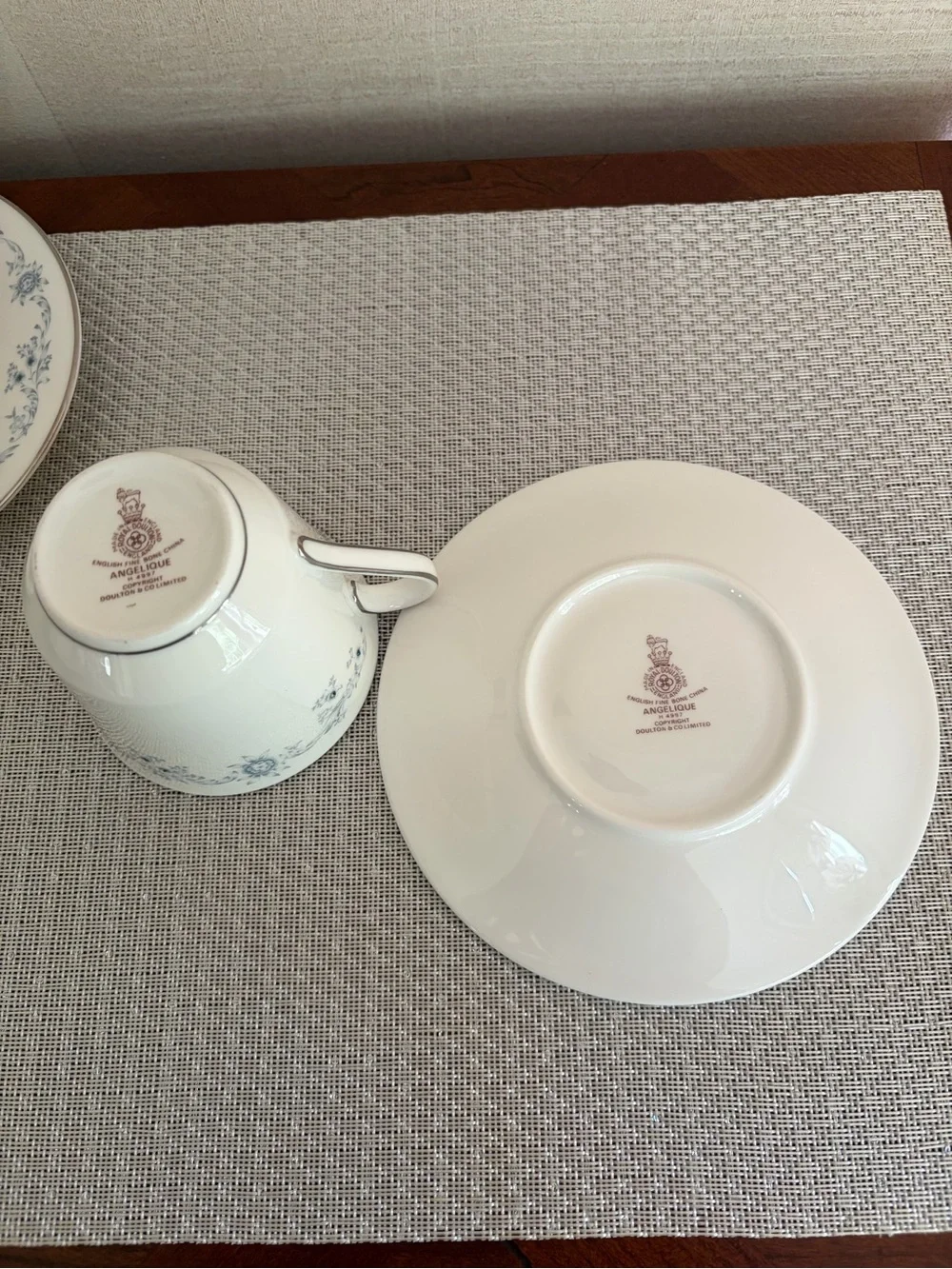 Share Royal Doulton Angelique H4997 - Tea Cup & Saucer Set, Fine Bone China, set
